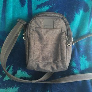 Pacsafe Metrosafe LS100 3 Liter Anti Theft Shoulder Bag